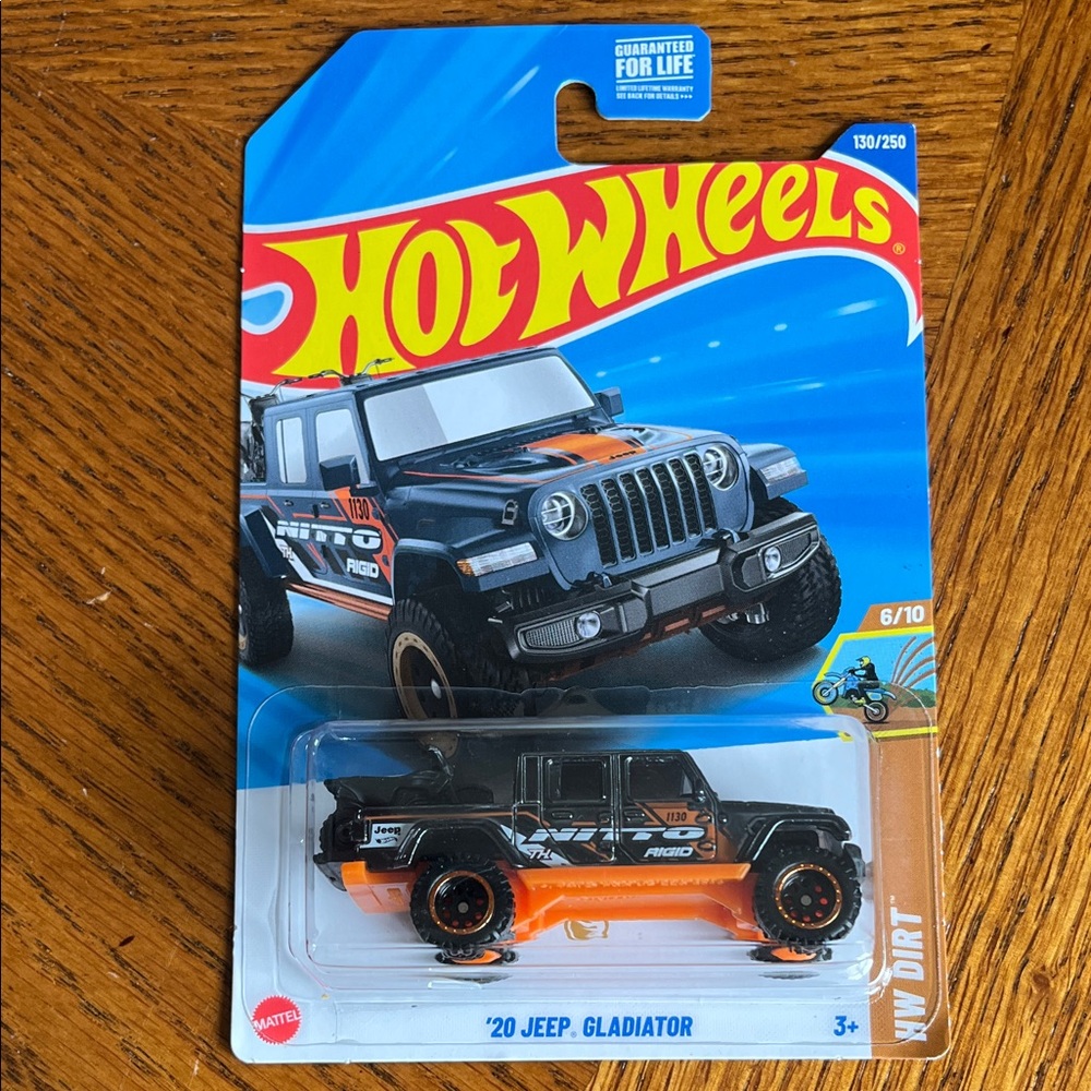 Hot Wheels Super Treasure Hunt ‘20 Jeep Gladiator - Black and Orange